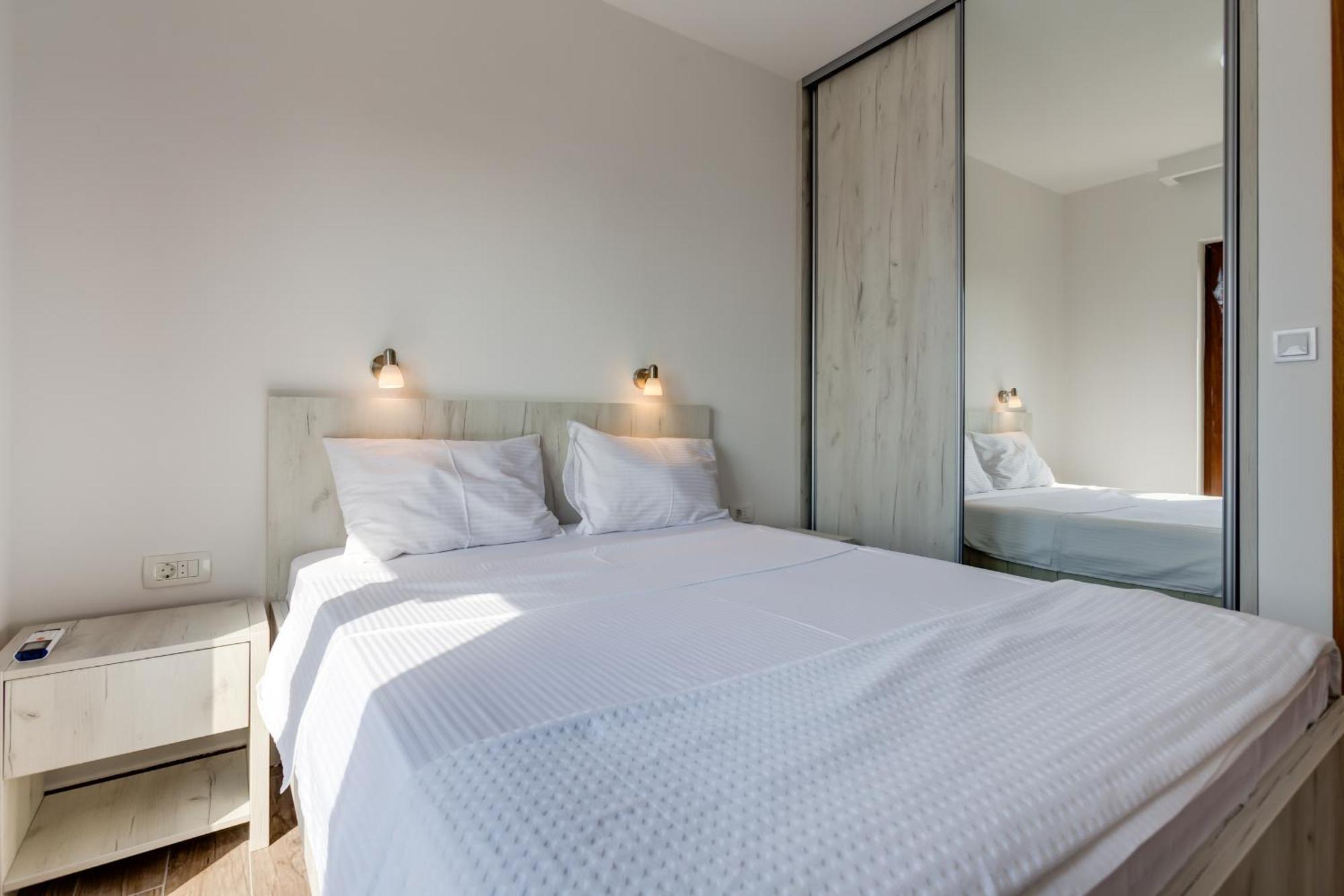 Mima Apartments Свети Стефан Екстериор снимка