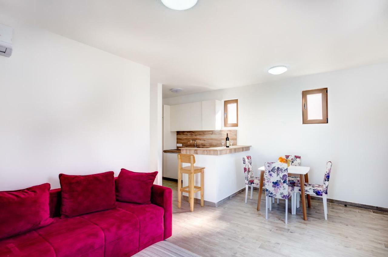 Mima Apartments Свети Стефан Екстериор снимка