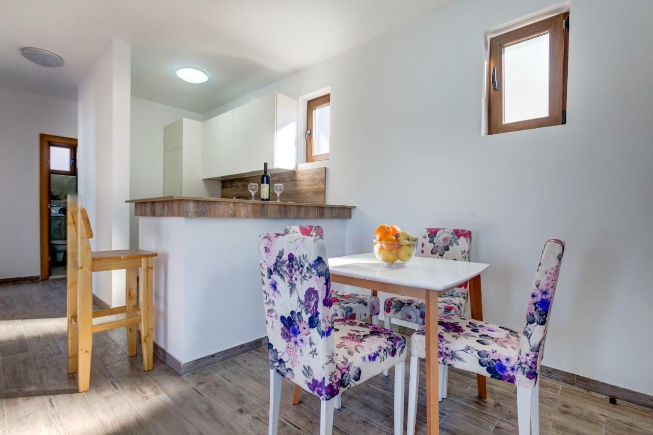 Mima Apartments Свети Стефан Екстериор снимка